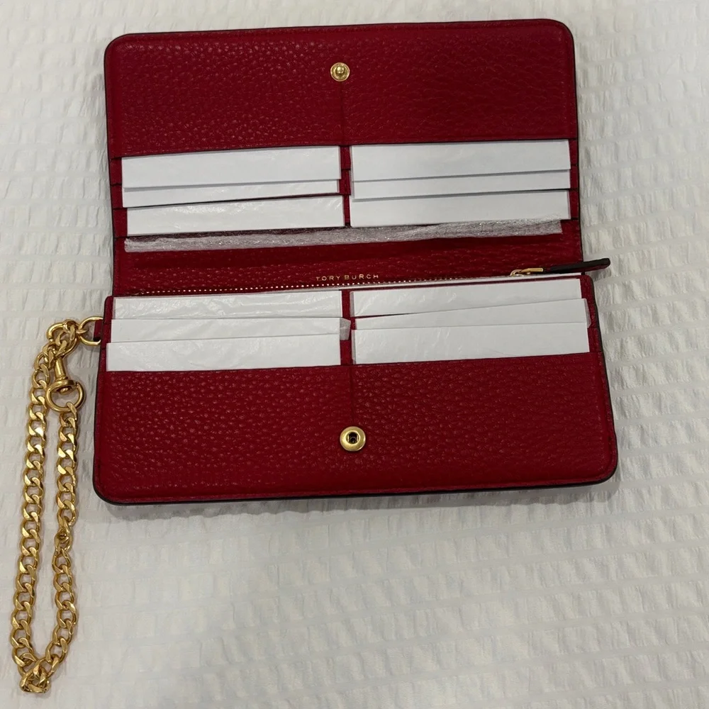 NWT Tory Burch‎ Red Chelsea Wristlet pouch w/Gold Emblem.In pristine condition